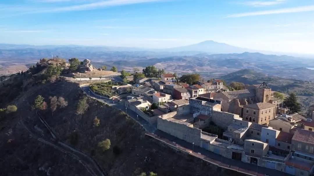 Rifugio Santa Barbara nel Parco dell'Etna di Ragalna.